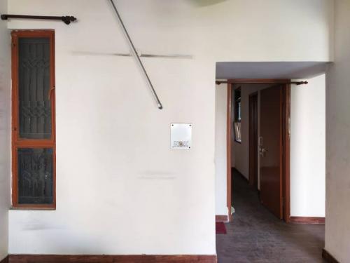 3.Living Area Wall Entry Side